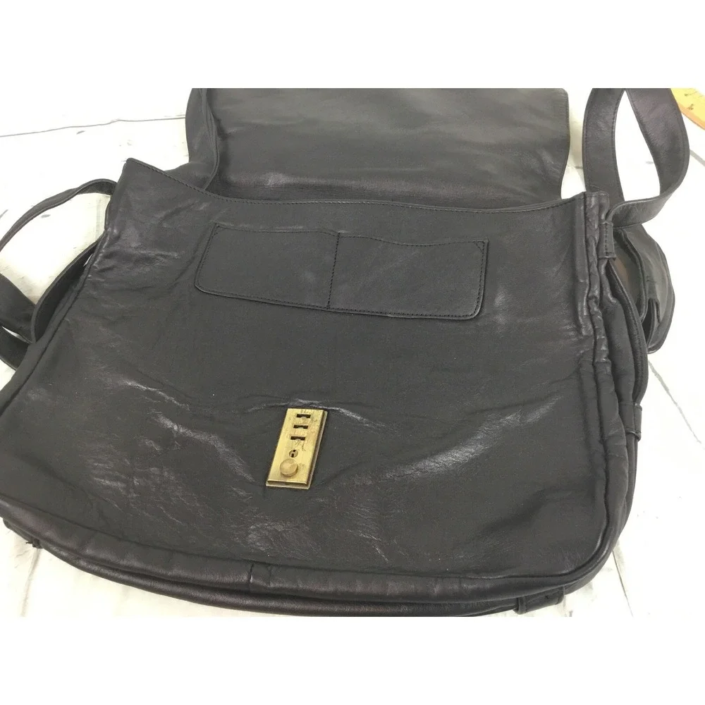 BREE Messenger Bag Crossbody Briefcase Travel Shoulder Bag‎ Smooth Leather Black